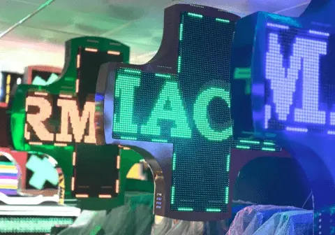 Croix de Pharmacie LED au Maroc pour Signalétique Lumineuse et Affichage Dynamique Médical